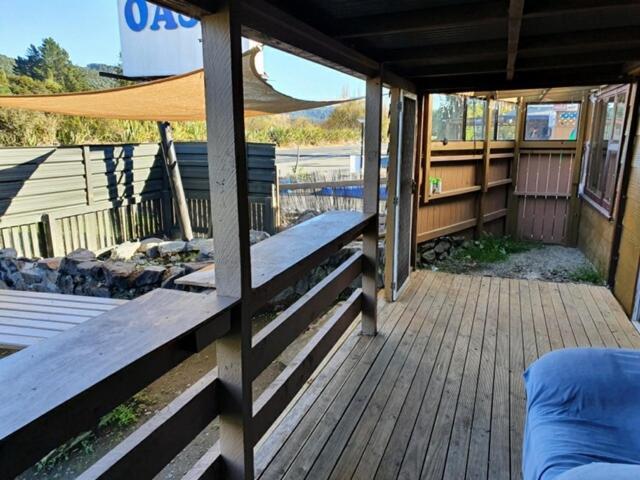 Oasis Motel & Holiday Park トゥランギ エクステリア 写真