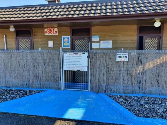 Oasis Motel & Holiday Park トゥランギ エクステリア 写真