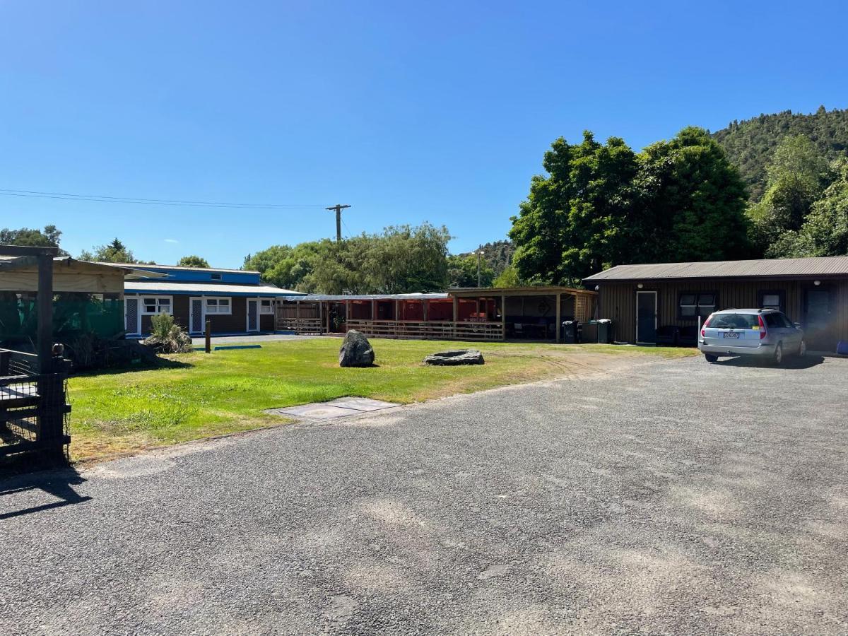 Oasis Motel & Holiday Park トゥランギ エクステリア 写真