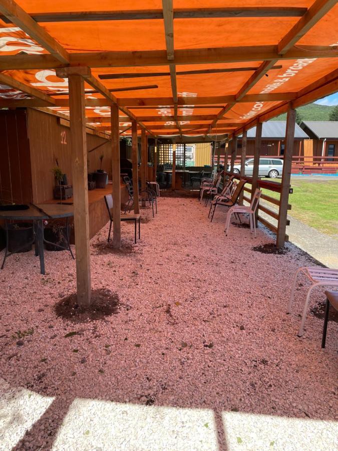 Oasis Motel & Holiday Park トゥランギ エクステリア 写真