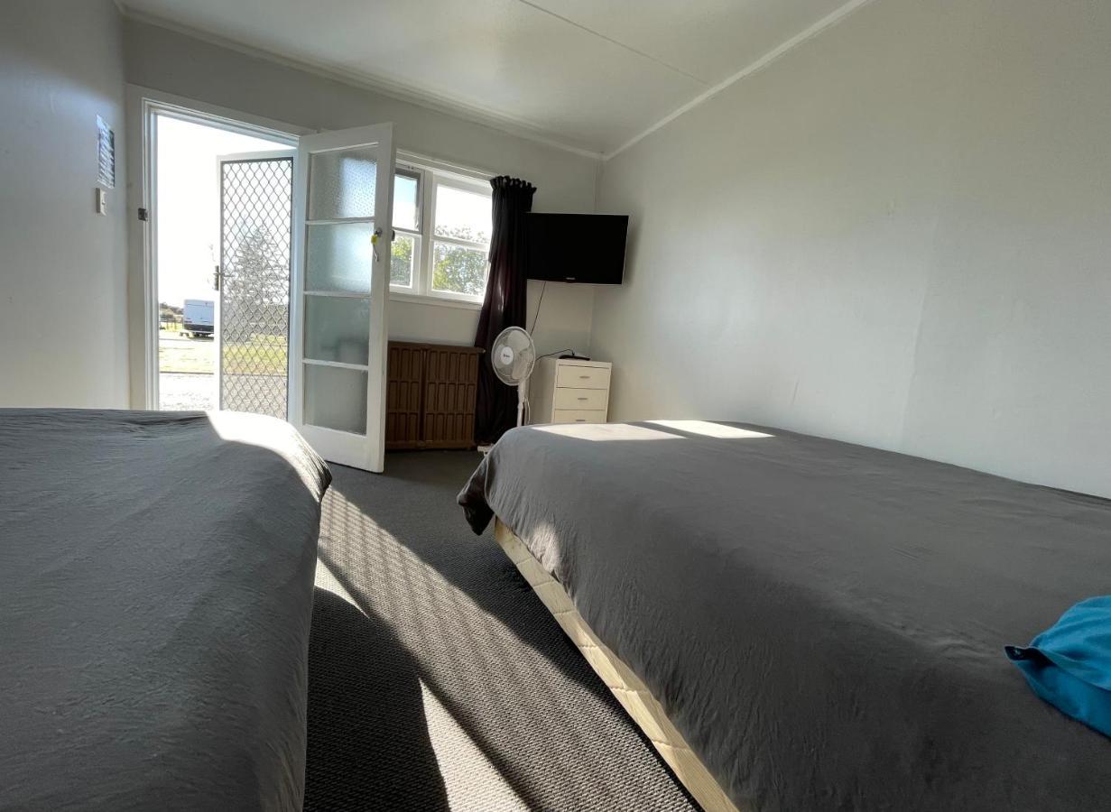 Oasis Motel & Holiday Park トゥランギ エクステリア 写真