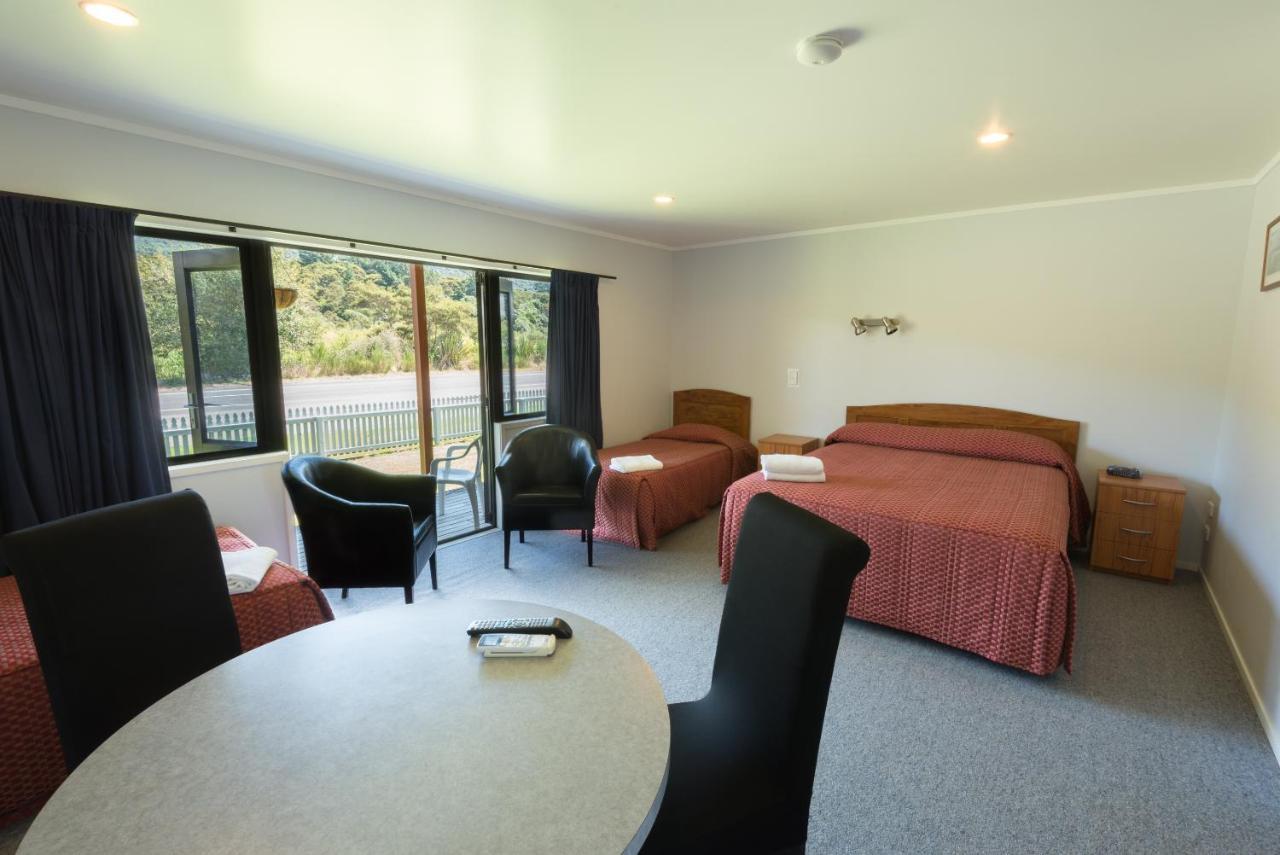 Oasis Motel & Holiday Park トゥランギ エクステリア 写真