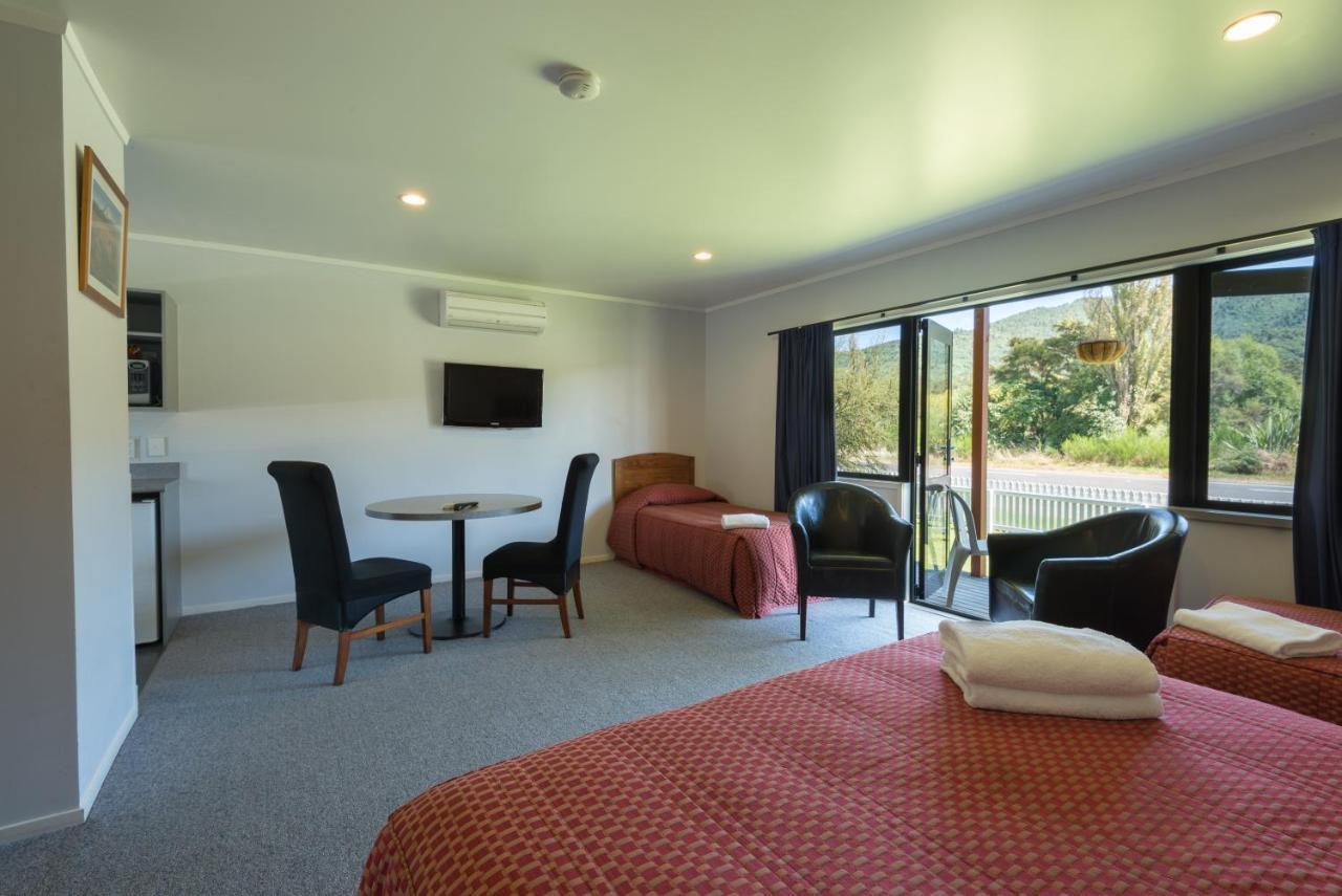 Oasis Motel & Holiday Park トゥランギ エクステリア 写真
